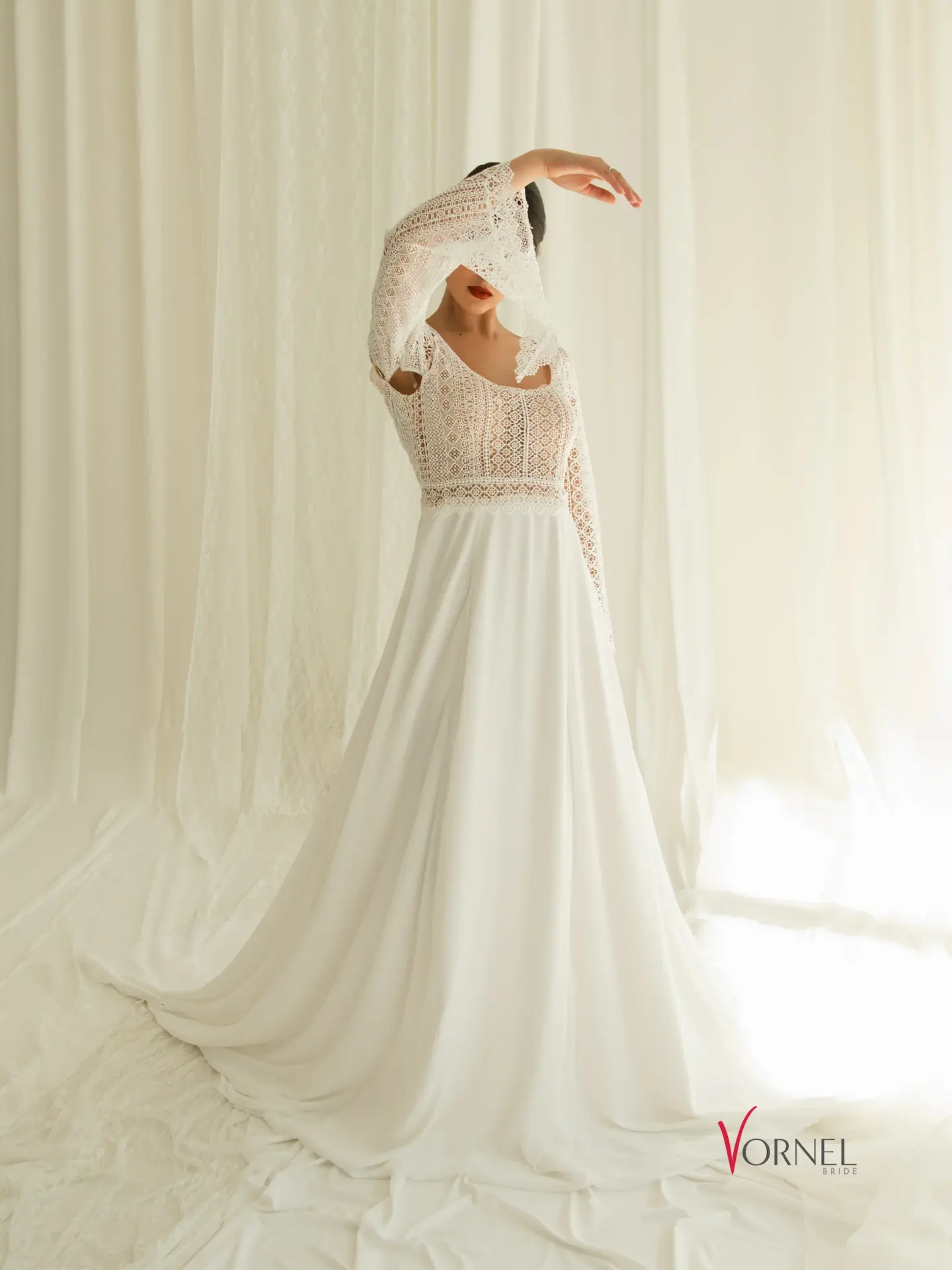 Trompetenärmel in Bewegung – abknöpfbare Spitzenärmel für Brautkleider