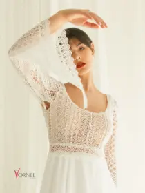 Detailansicht der abknöpfbaren Trompetenärmel aus Spitze