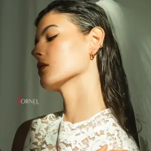 Editorial Style Brautlook mit Oberteil Nimes aus Spitze