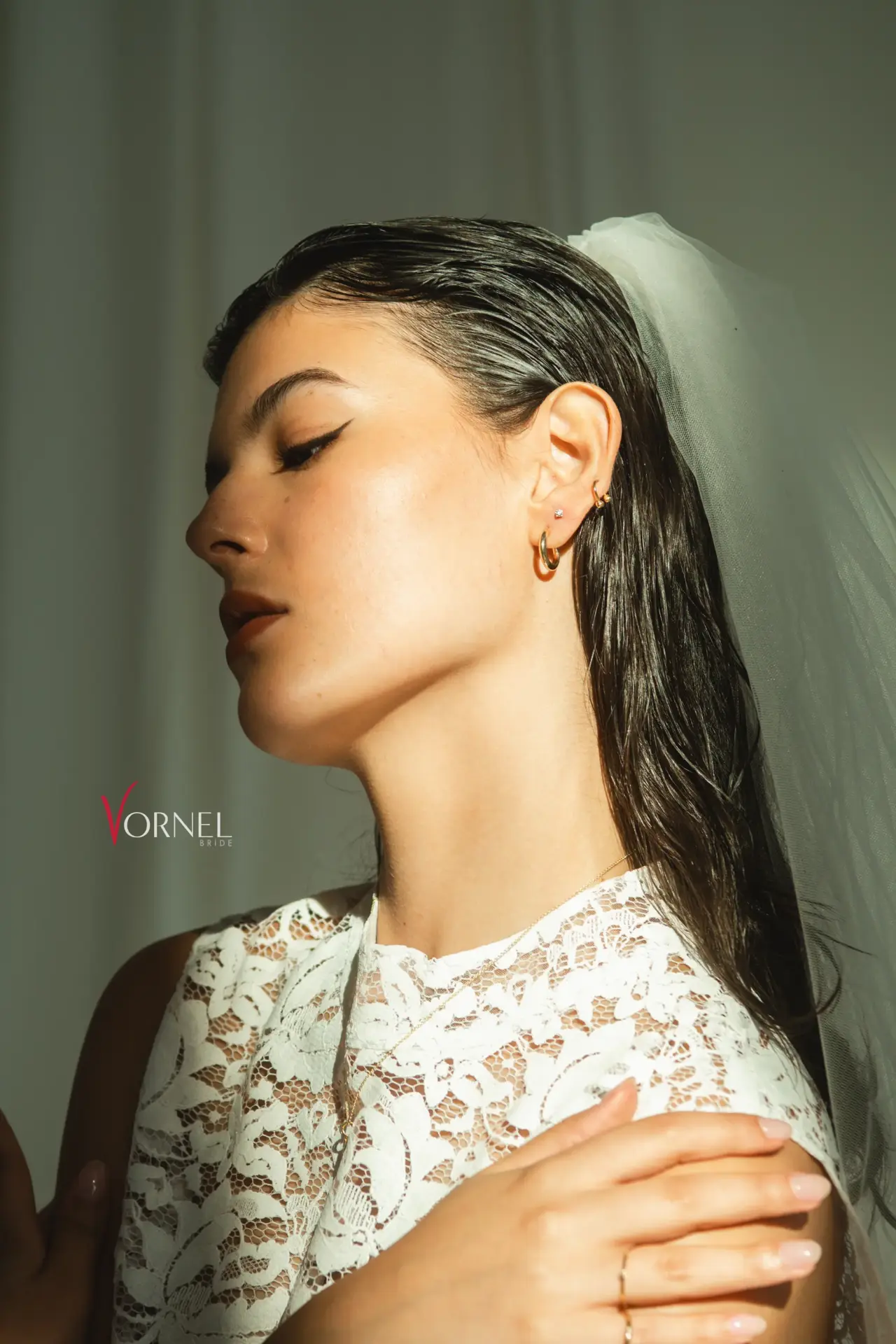 Editorial Style Brautlook mit Oberteil Nimes aus Spitze