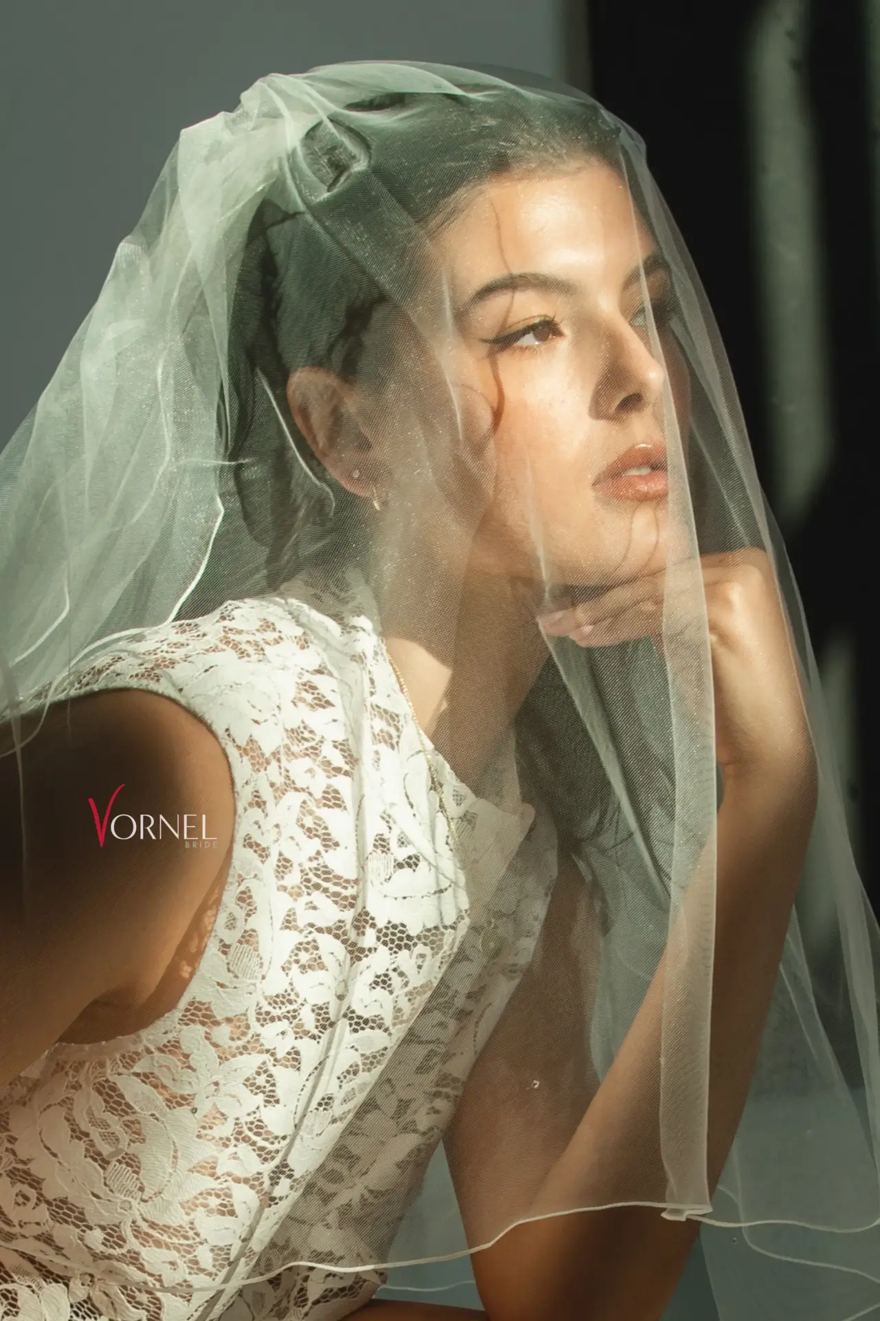 Spitzentop Nimes kombiniert mit Schleier für Brautlooks