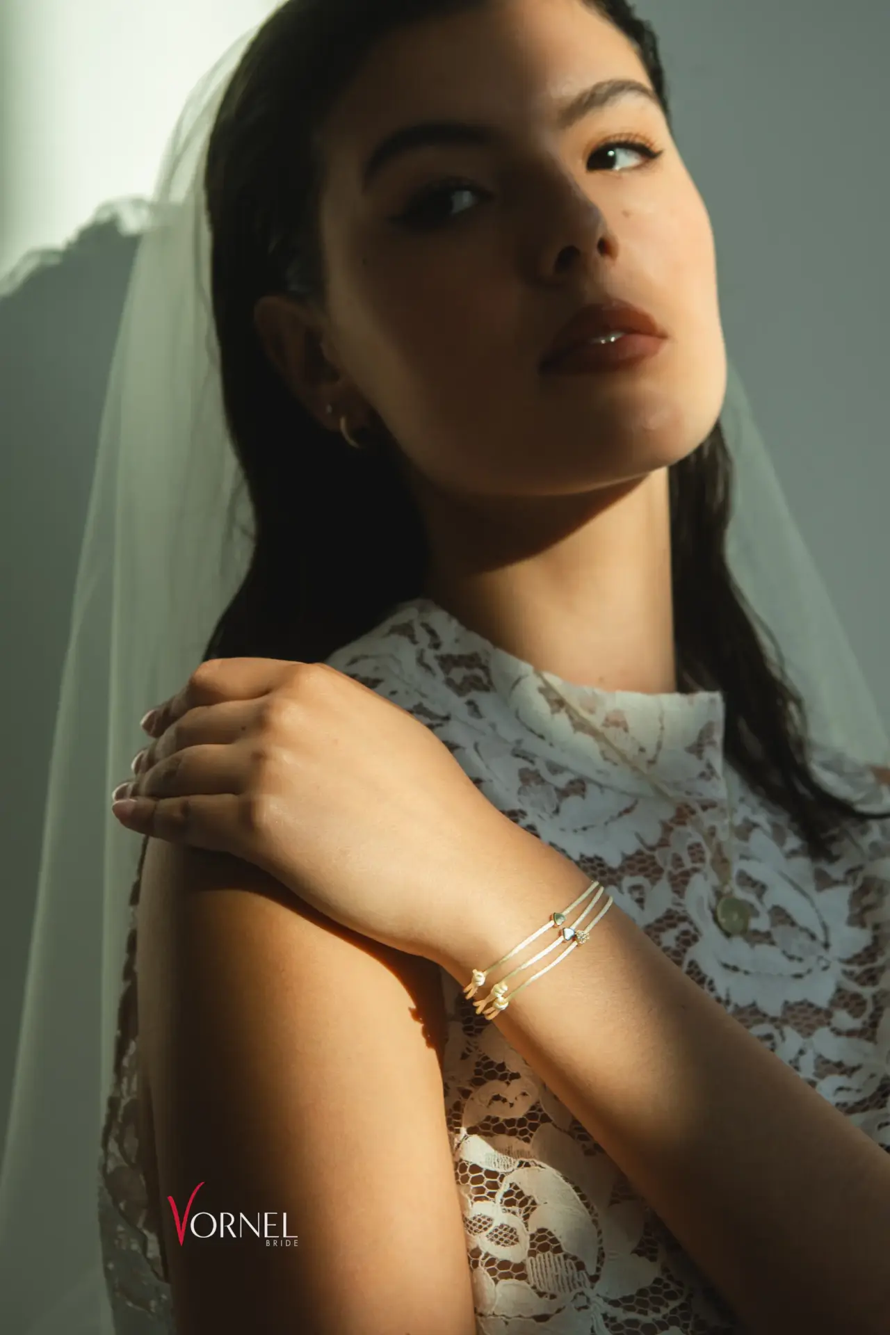 Spitze Oberteil Nimes für moderne Brautlooks von Vornel