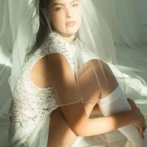 Detailaufnahme Oberteil Nimes mit Shorts – Spitze im Fokus