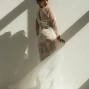 Rennes Überkleid mit Schleppe aus transparentem Tüll