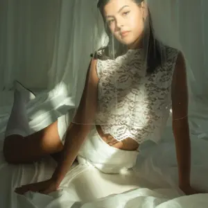 Moderner Zweiteiler – Reims Shorts mit Spitzenoberteil