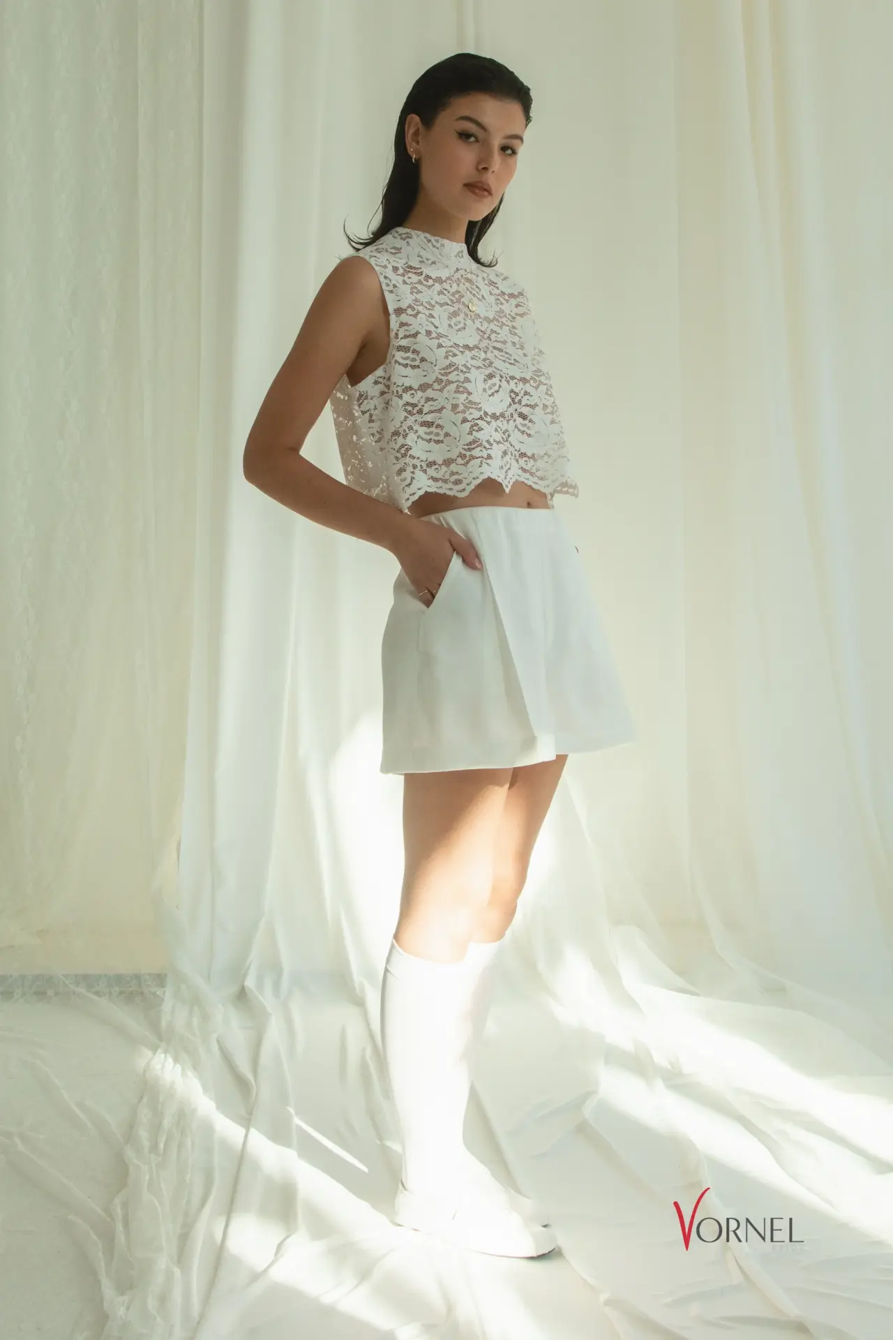 Seitenansicht der Reims Shorts mit Spitzenoberteil