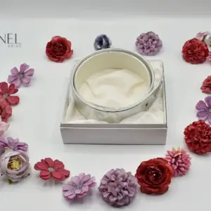 Brautgürtel Silber glänzend XL (42) – in Box mit Blumenrahmen – Vornelbride