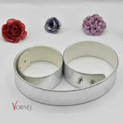 Brautgürtel Silber matt S (36) – geöffnet mit Blumen – Vornelbride