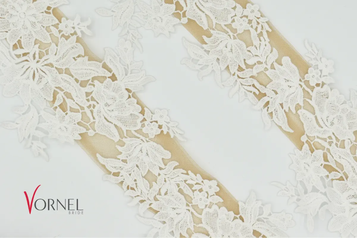 Carmen-Träger Spitze – Dichtes Blumenmuster – Detailansicht – Vornelbride