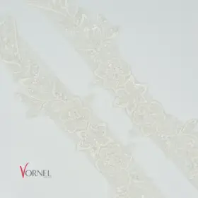 Carmen-Träger Spitze – Große Blütenornamente – Detailansicht – Vornelbride