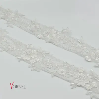 Carmen-Träger Spitze – Schmale Blütenranken – 51,5 × 5,3 cm – flach ausgelegt – Vornelbride