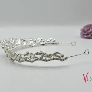 Strass Diadem in Silberoptik – Seitenansicht – Vornelbride