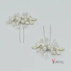 Zwei elegante Haarnadeln mit Perlen und Blättern in Silberoptik – Vornelbride