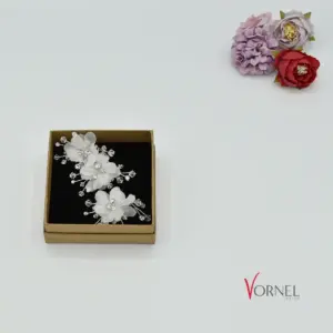 Schleppnadeln mit Blüten und Kristallen in Geschenkbox – Vornelbride